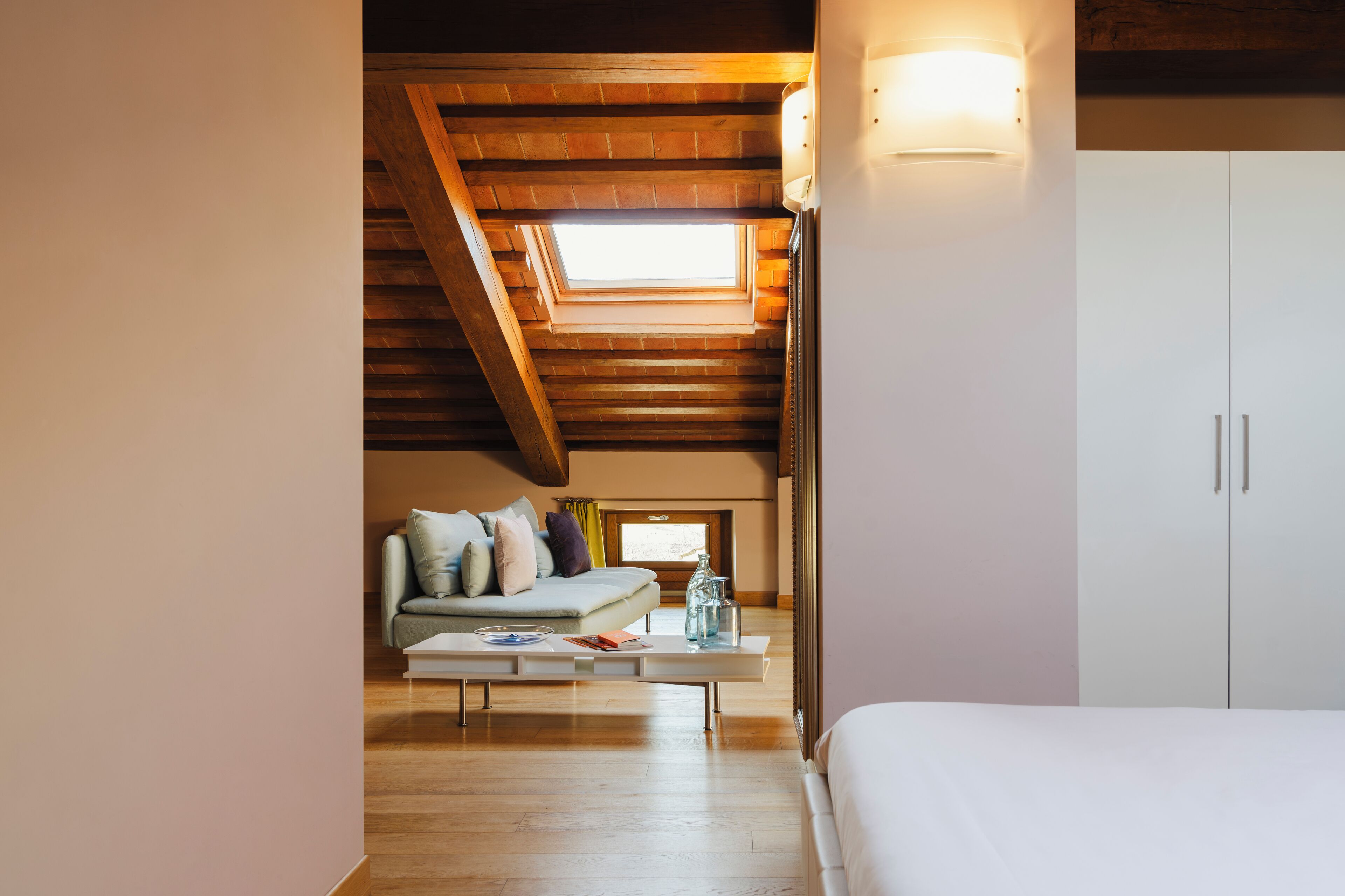 Panoramic-Suite, 2 Schlafzimmer, Bergblick | Wohnbereich | 40-Zoll-Flachbildfernseher mit Digitalempfang