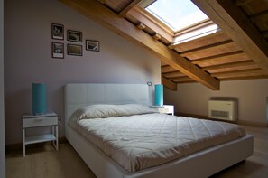 Literie de qualité, lit avec matelas en mousse à mémoire, minibar