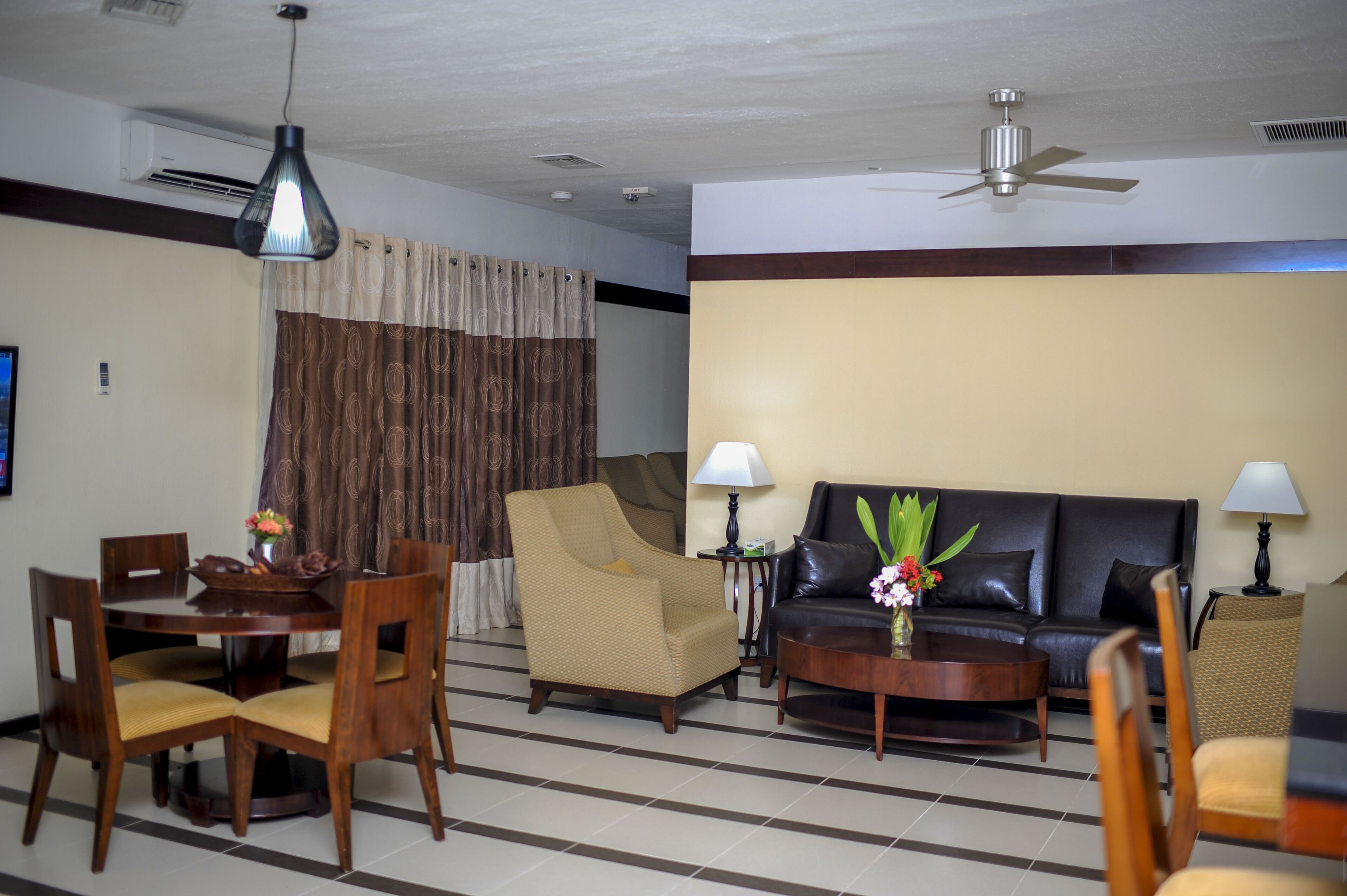 Presidential-Suite, 2 Bäder | Wohnbereich | Flachbildfernseher