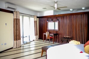 Presidential Suite, 2 Bathrooms | Premium bedding, in-room safe, desk, iron/ironing board - Rlj Kendeja Resort and Villas (Monrovia)