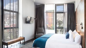 Suite (Atix) | Down duvets, minibar, in-room safe, desk