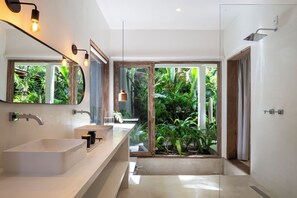 Luxury Room | Bilik Mandi | Pancuran mandi, pengering rambut, tuala disediakan, sabun 