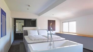 Superior Double Room, 1 Bedroom, Ensuite | Bathroom | Free toiletries, hair dryer, towels - Hotel Villa Erlenbad (Sasbach)