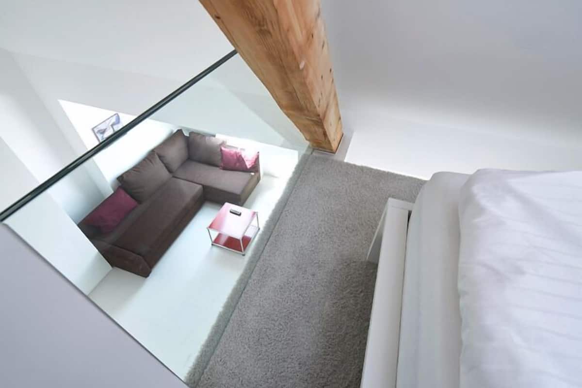 Deluxe Duplex, 1 Bedroom, Bathtub | Premium bedding, minibar, in-room safe, cribs (free)