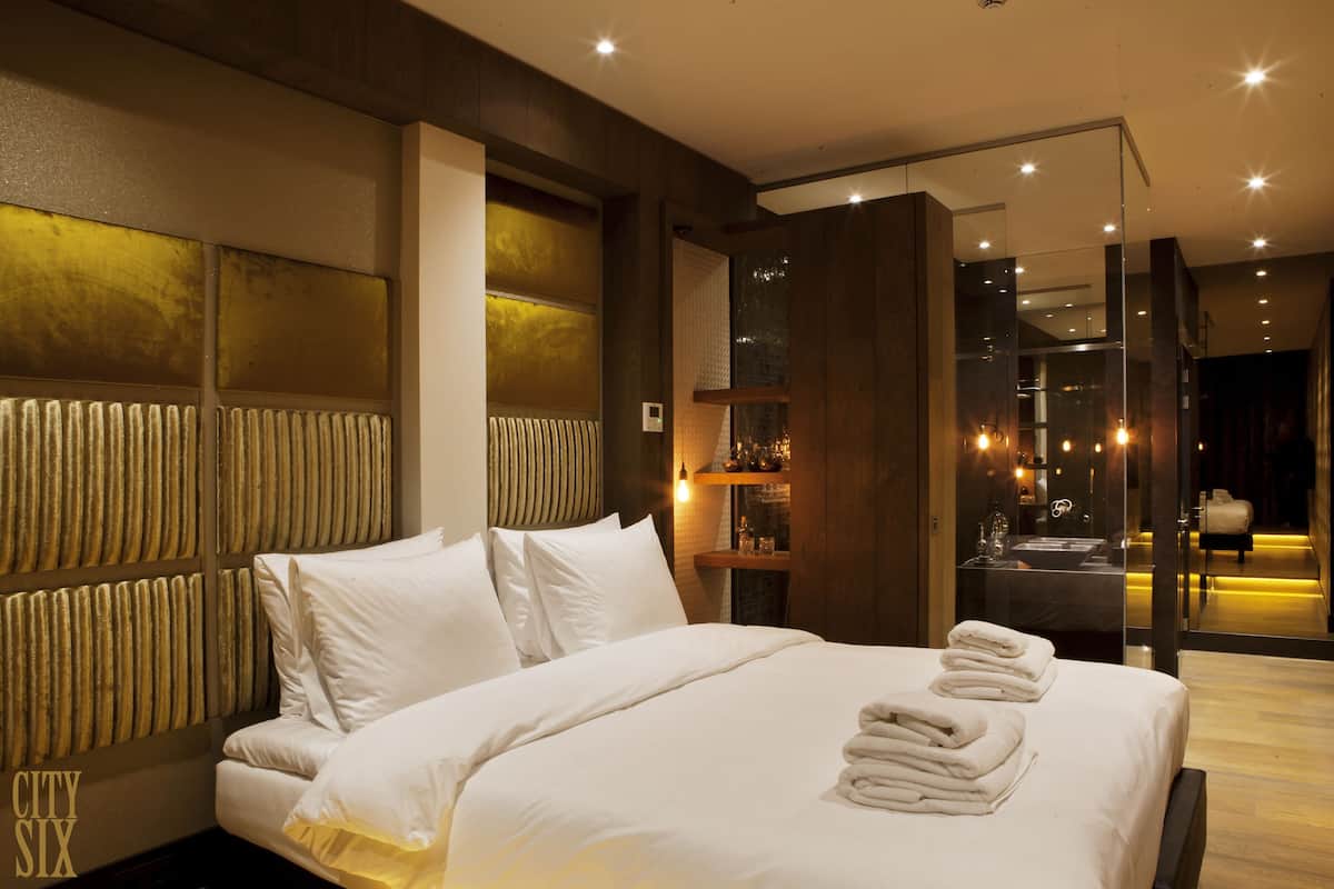City-Suite, Stadtblick | Hochwertige Bettwaren, Minibar, Zimmersafe, Verdunkelungsvorhänge