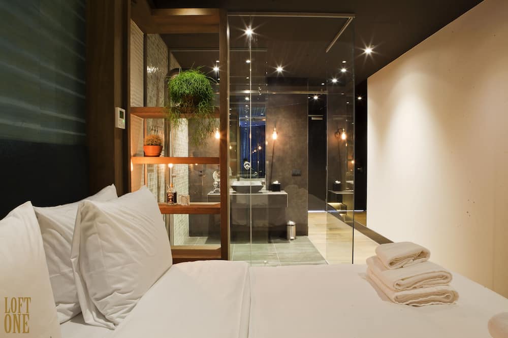 Manzo's Suites