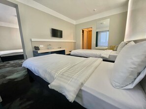 1 bedroom, Egyptian cotton sheets, premium bedding, memory foam beds