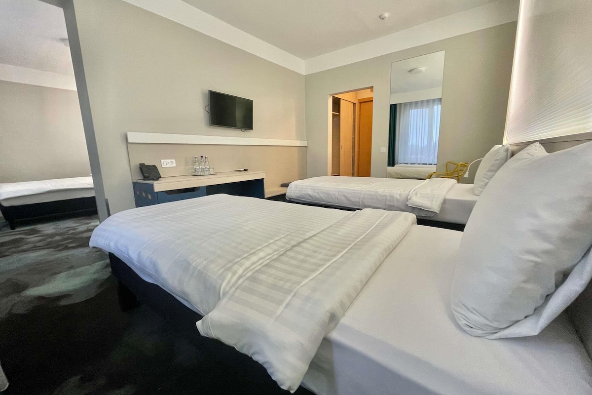 1 bedroom, egyptian cotton sheets, premium bedding, memory-foam beds