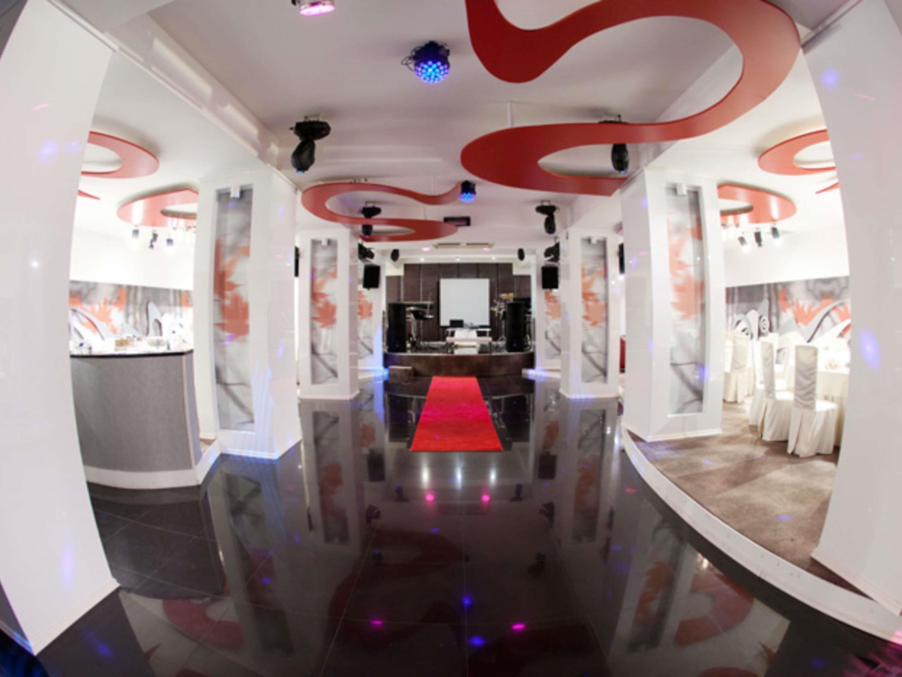 Khu tổ chức tiệc cưới trong nhà