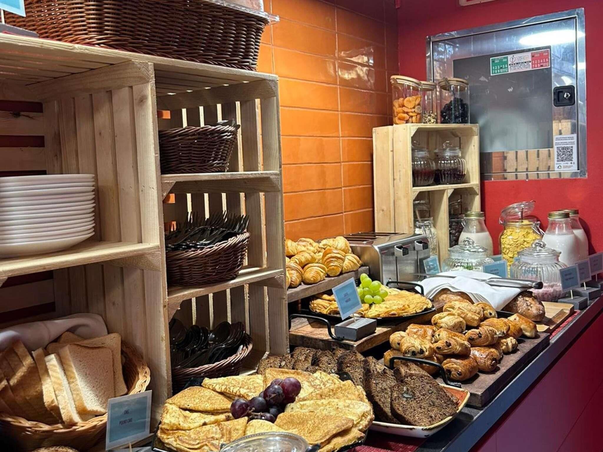 Daily buffet breakfast for a fee