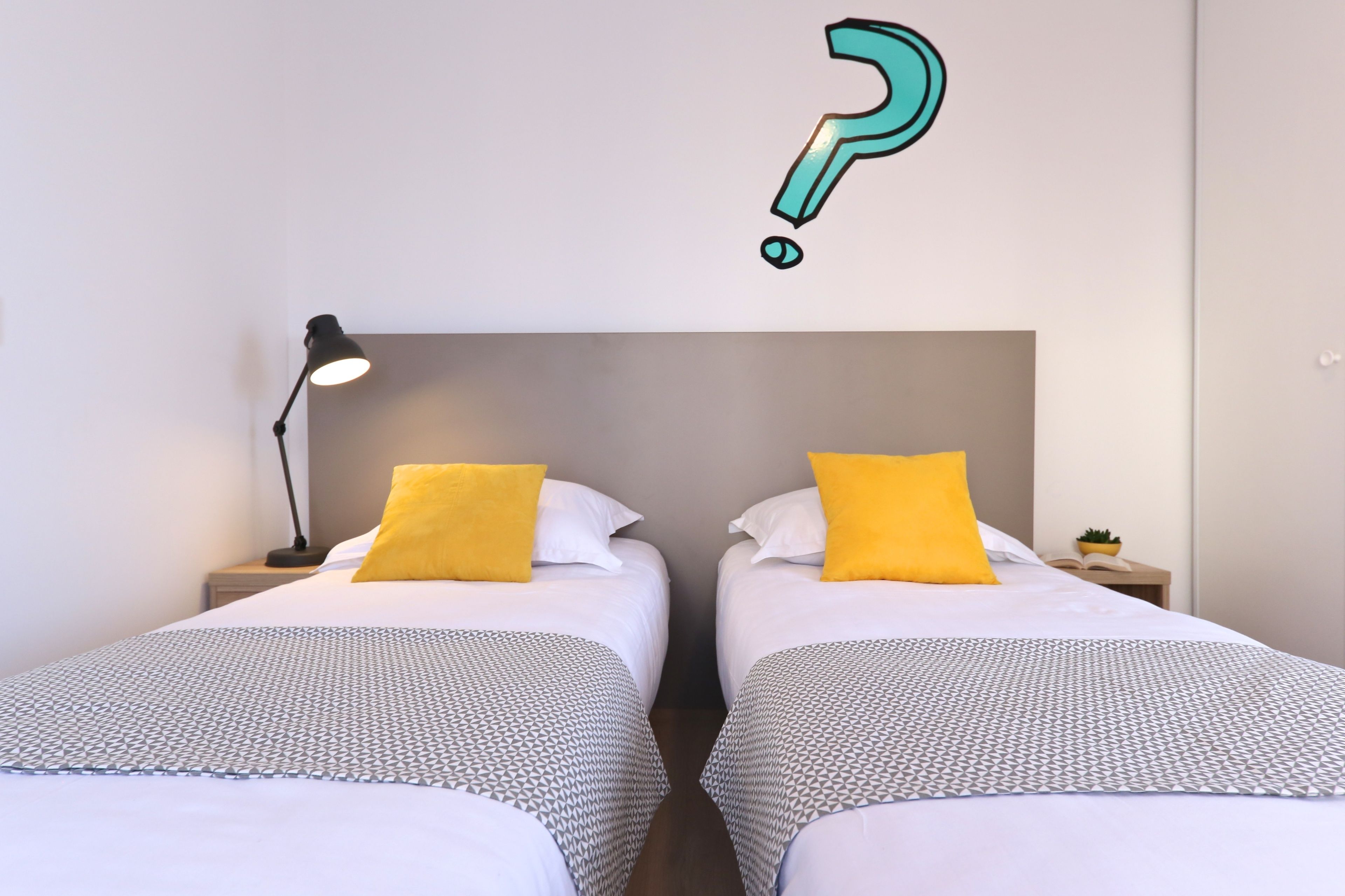 Studio, 2 lits une place | Literie de qualité supérieure, coffres-forts dans les chambres, bureau