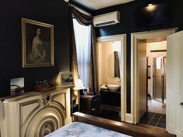 Artículos de tocador gratuitos, secador de pelo, batas, toallas