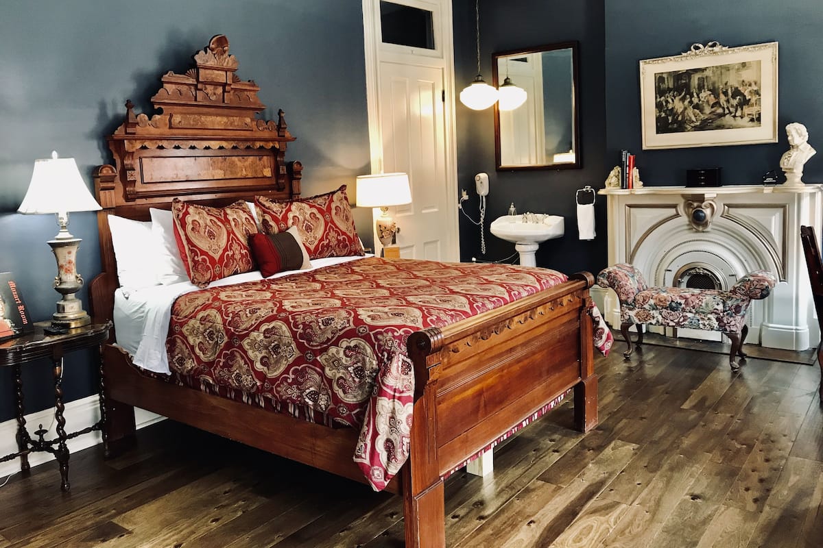 Deluxe Room, 1 Queen Bed, Non Smoking, Refrigerator (Mozart) | Premium bedding, memory foam beds, individually decorated
