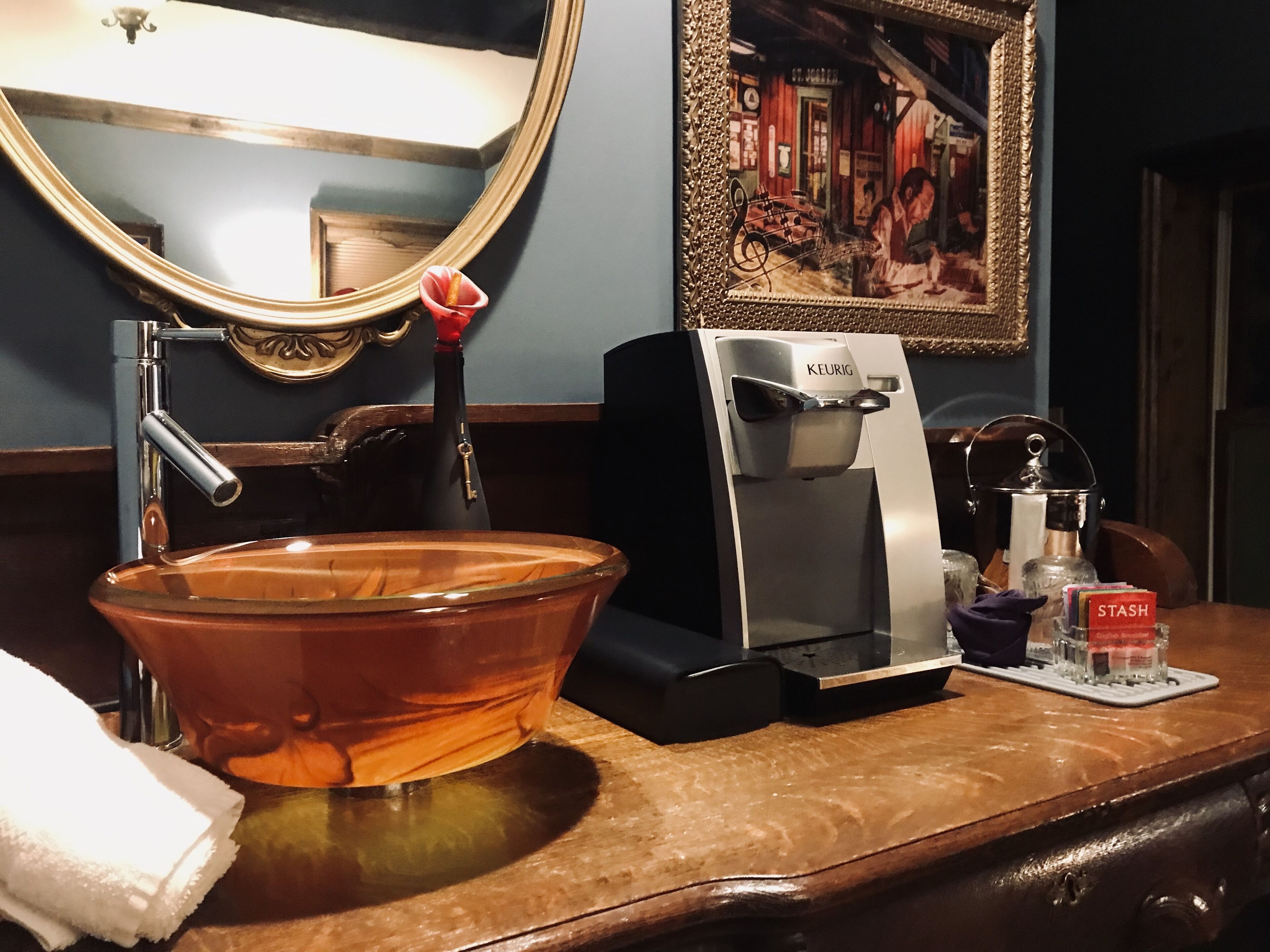 deluxe room, 1 queen bed, non smoking, refrigerator (copland) | 1 bedroom, premium bedding, memory-foam beds, individually decorated