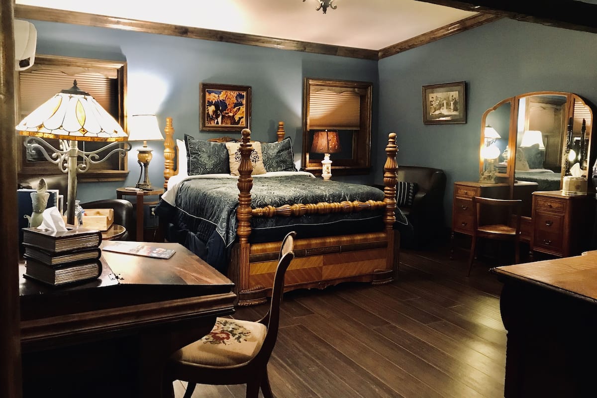 Deluxe Room, 1 Queen Bed, Non Smoking, Refrigerator (Copland) | Premium bedding, memory foam beds, individually decorated