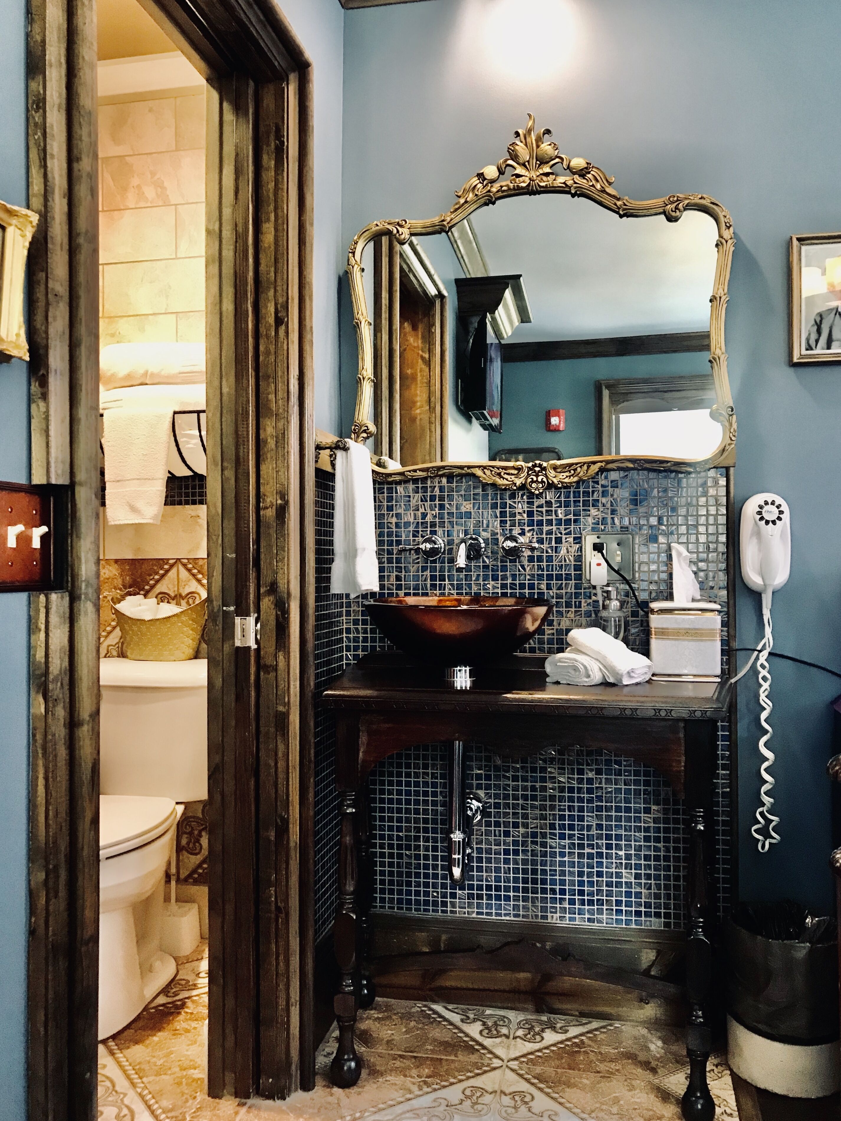 deluxe room, 1 queen bed, non smoking, refrigerator (mahler) | 1 bedroom, premium bedding, memory-foam beds, individually decorated