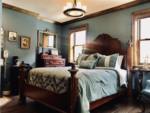 Deluxe Room, 1 Queen Bed, Non Smoking, Refrigerator (Mahler) | Premium bedding, memory-foam beds, individually decorated - Symphony Hotel & Restaurant (Cincinnati)