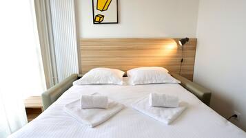 舒適開放式客房 | 客房內保險箱、書桌、隔音、熨斗/熨衣板