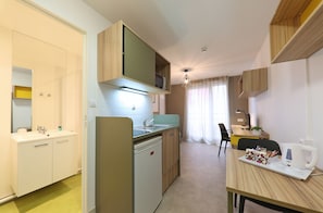 Standard-stúdíóíbúð - 1 einbreitt rúm (1 Pax) | Öryggishólf í herbergi, skrifborð, hljóðeinangrun, straujárn/strauborð