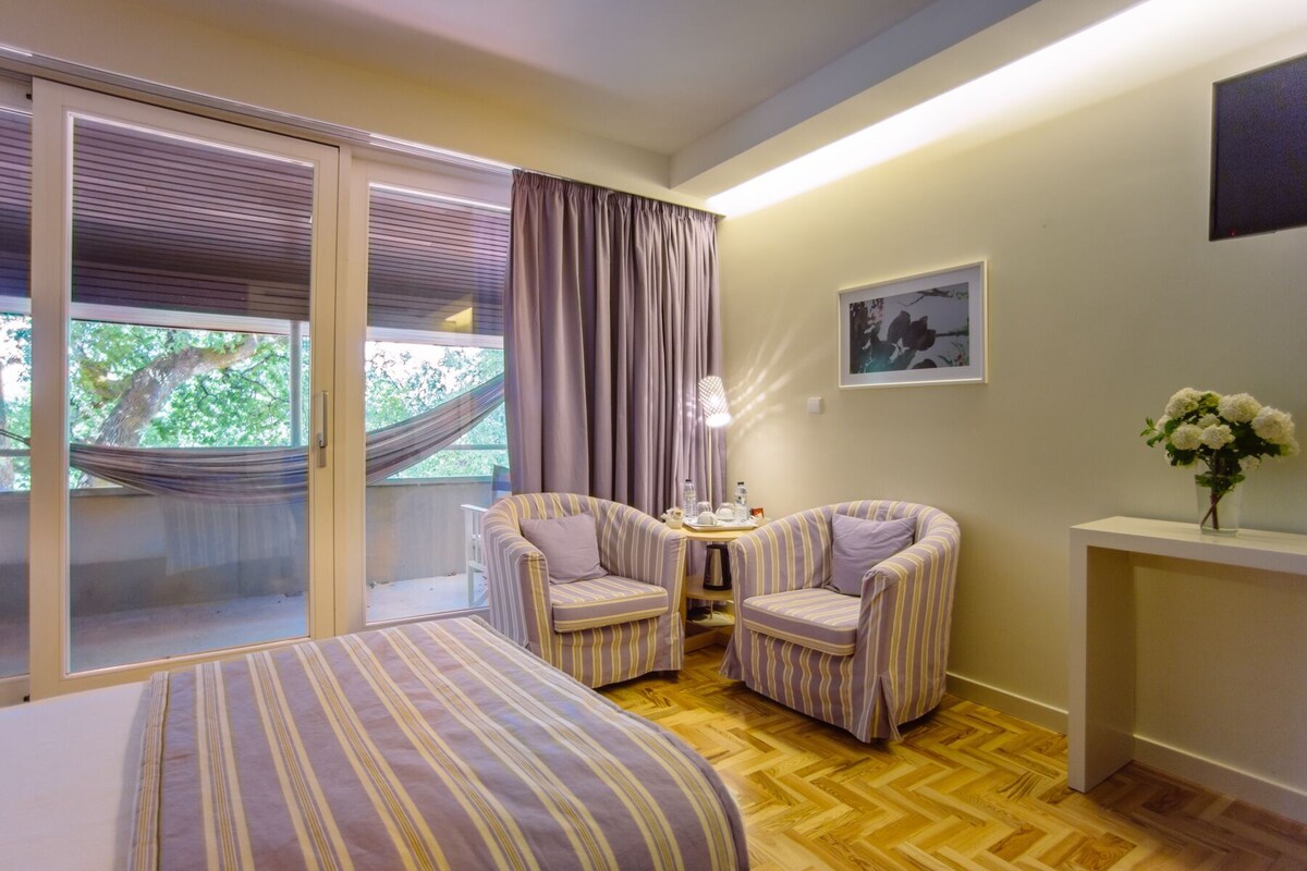 In-room safe, desk, laptop workspace, soundproofing