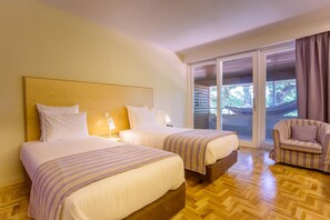 Twin Room | In-room safe, desk, laptop workspace, soundproofing - Hotel Rural Misarela (Montalegre)