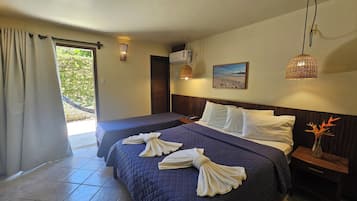 Quarto (Master) | Frigobar, cofres nos quartos, individualmente decorados