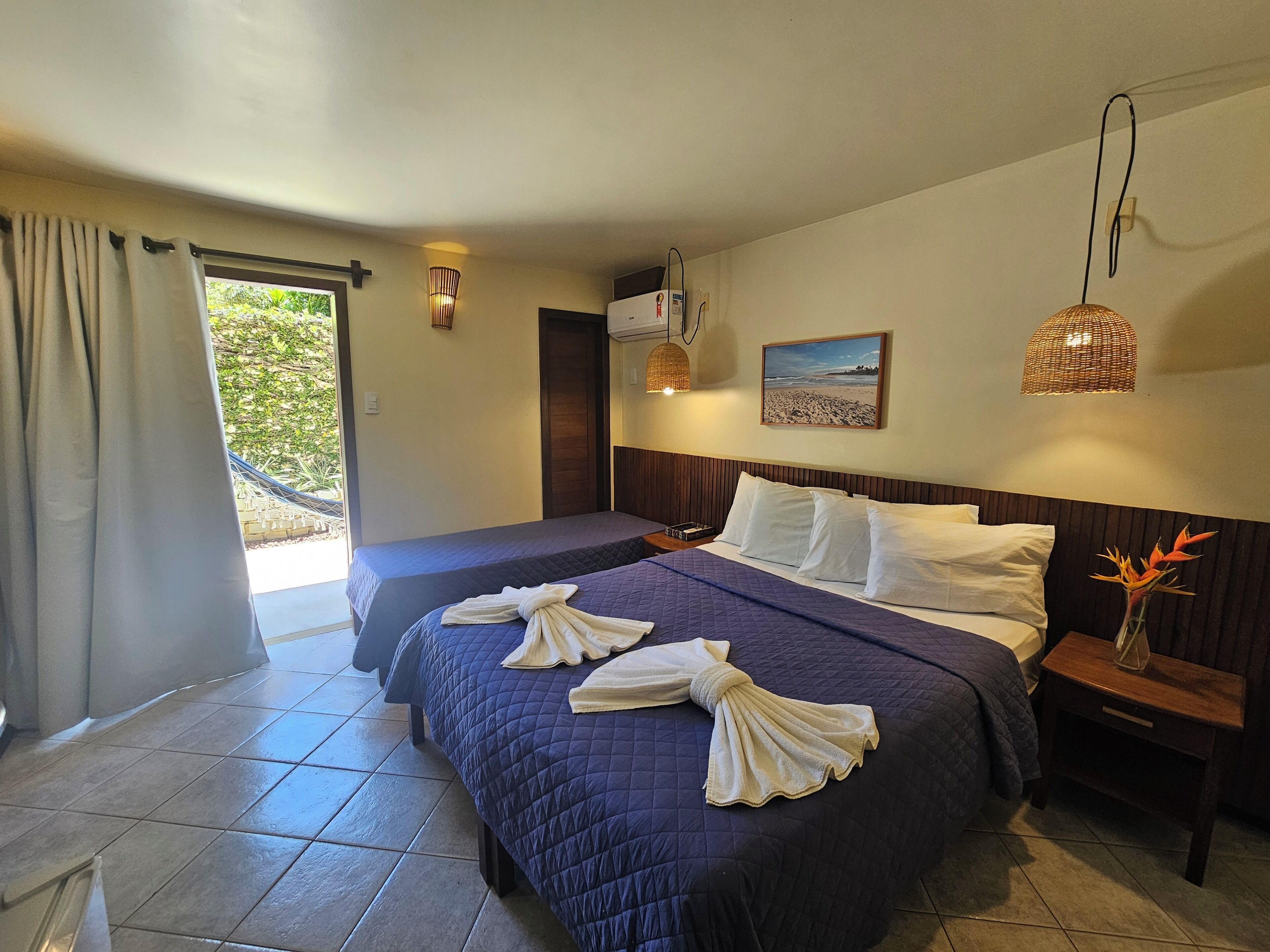 Standard Room | Minibar, in-room safe, individually decorated, blackout drapes