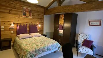 Chambre Deluxe, vue jardin (Lilas) | Décoration personnalisée, ameublement personnalisé, bureau