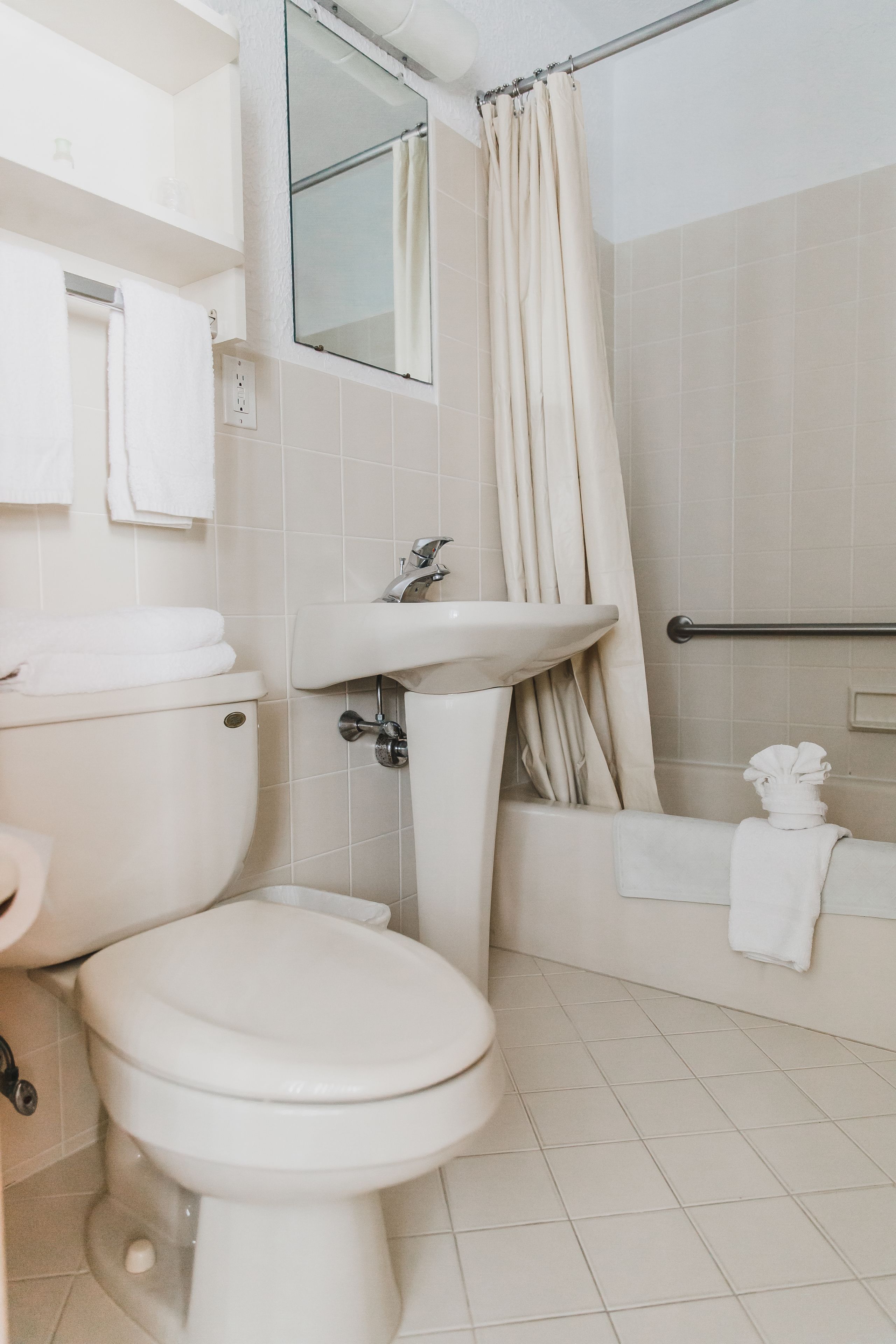A bathroom with a toilet, sink, and bathtub.