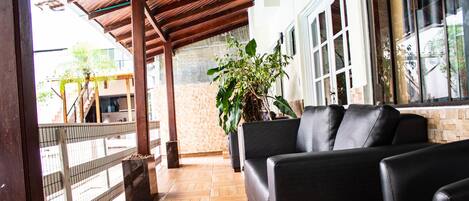 Außenpool, geöffnet von 09:00 Uhr bis 20:00 Uhr, Liegestühle