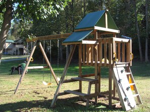 Children’s play area – outdoor - Chatuge Mountain Inn (Hayesville)