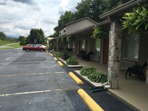 Exterior - Chatuge Mountain Inn (Hayesville)