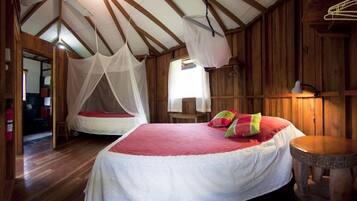 Minibar, in-room safe, free WiFi, bed sheets