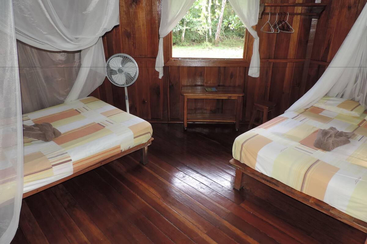 Chambre Quadruple Tradition, 2 lits doubles, réfrigérateur, vue jardin (#3 y #4)