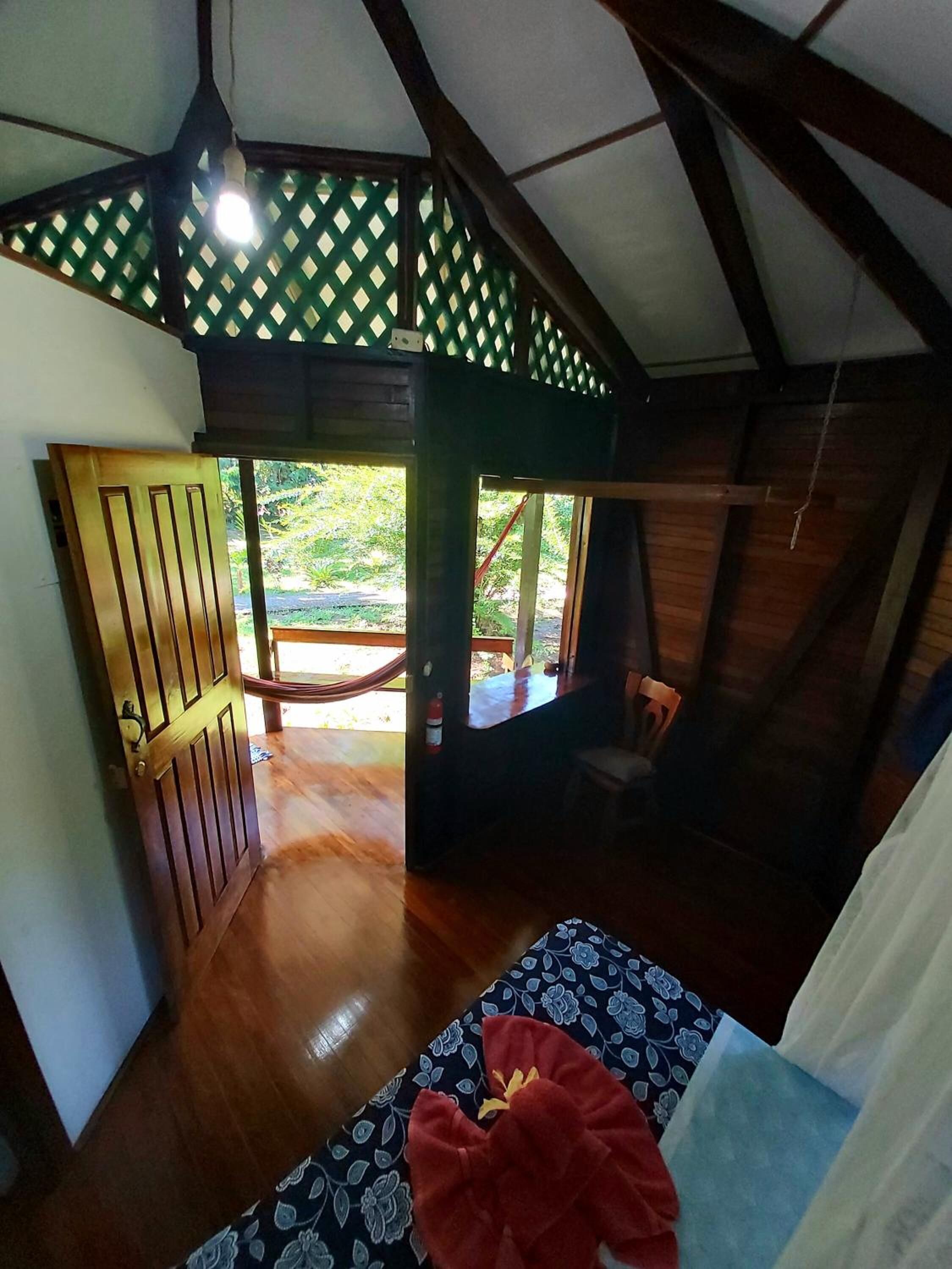 minibar, in-room safe, free wifi, bed sheets