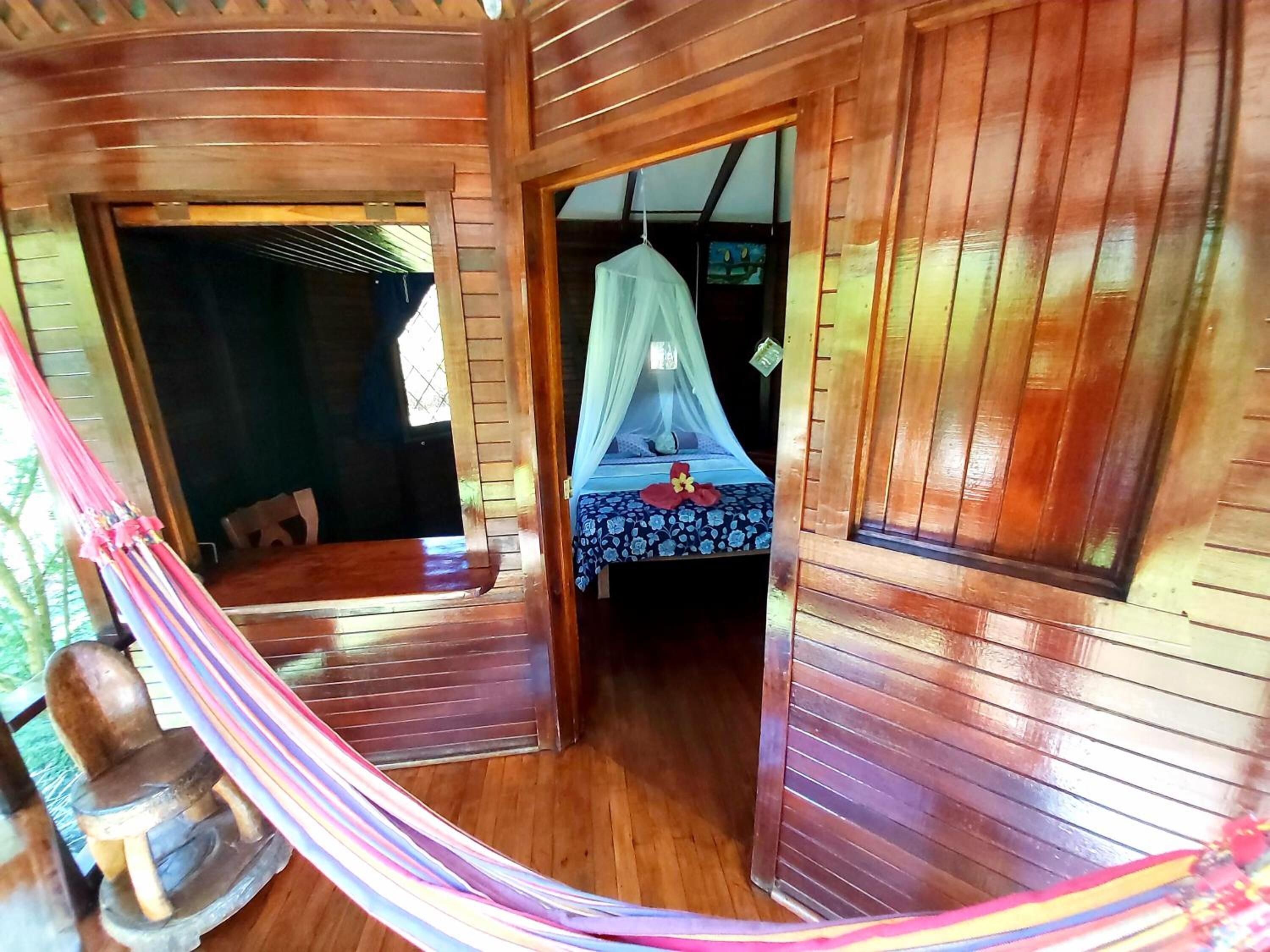 minibar, in-room safe, free wifi, bed sheets