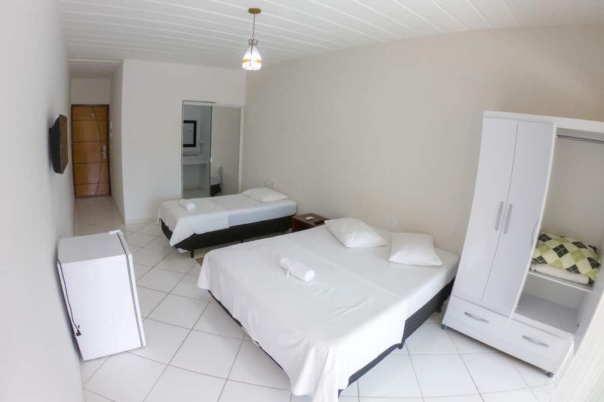 Deluxe Room | Minibar, blackout drapes, free WiFi, bed sheets