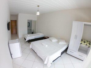 Minibar, blackout drapes, free WiFi, bed sheets - Pousada Marina Porto Itacuruçá (Mangaratiba)