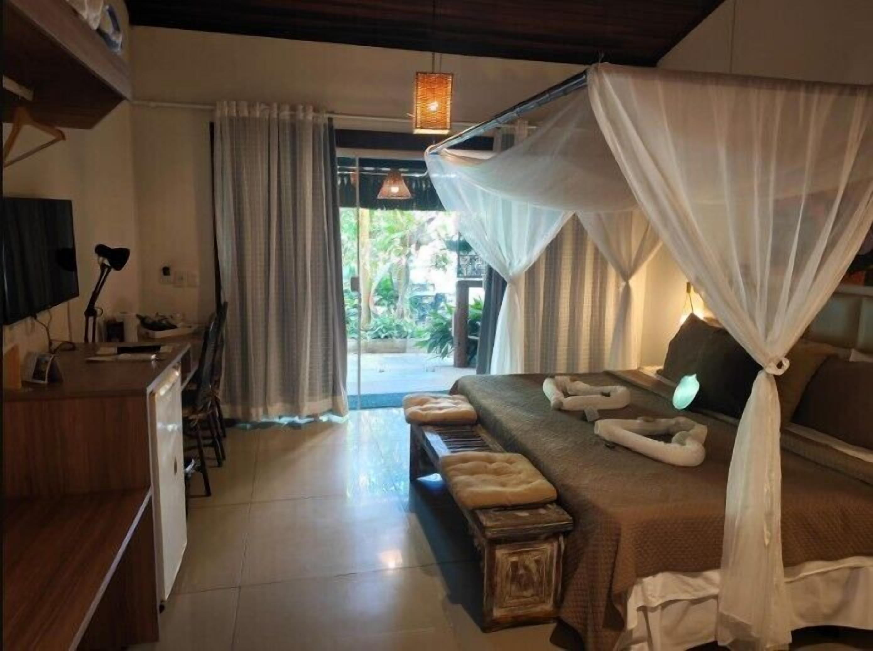 Suite Standard | Minibar, in-room safe, blackout drapes, free WiFi