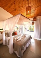 Luxo Piso Superior | Frigobar, cofres nos quartos, cortinas blackout, Wi-Fi de cortesia