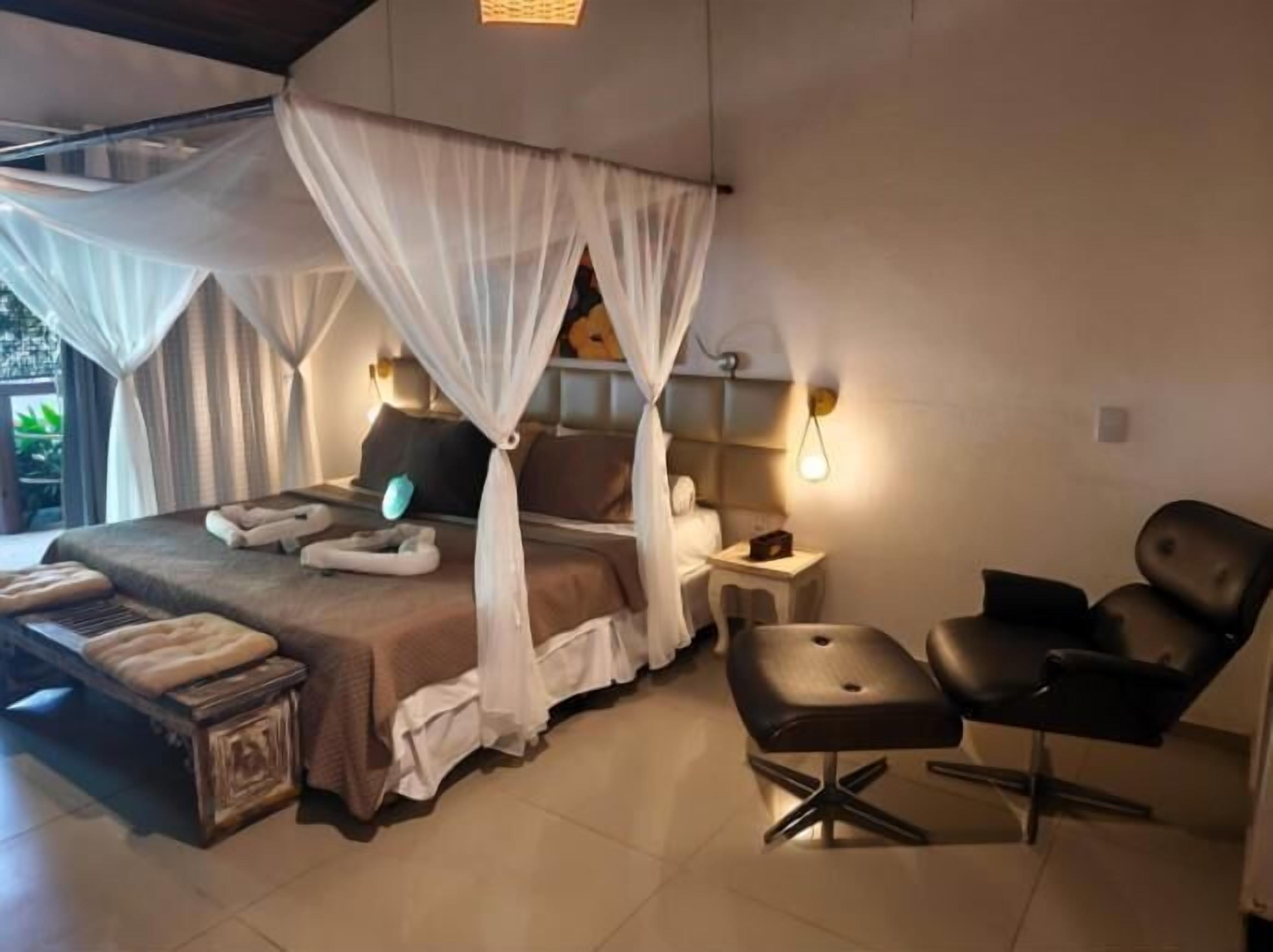 Minibar, in-room safe, blackout drapes, free WiFi