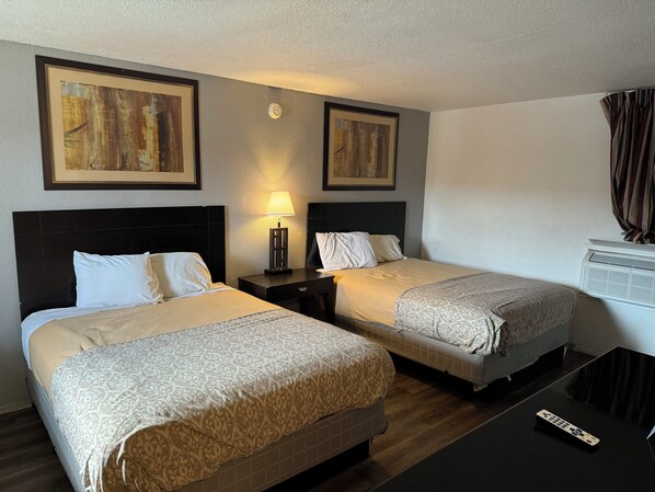 Double Queen Room | Desk, free WiFi, bed sheets