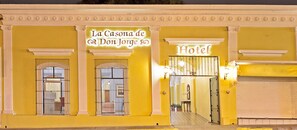 Front of property - evening/night - Hotel La Casona de Don Jorge (Colima)
