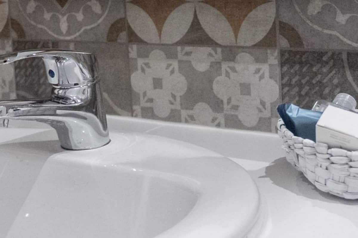 double room | bathroom sink