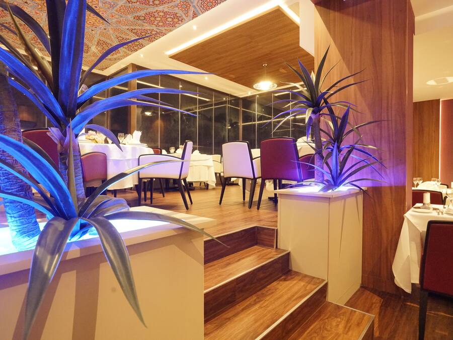 Breakfast, lunch, dinner served; international cuisine