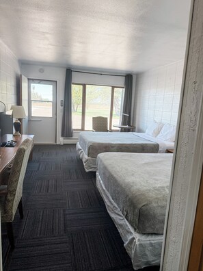 Standard Double Room, 2 Double Beds | Free WiFi, bed sheets - Superior Stays (Antigo)
