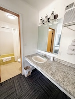 Habitación estándar doble, 2 camas dobles | Baño