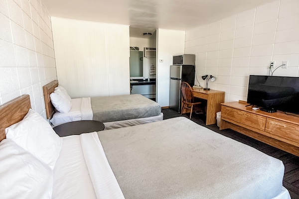 Standard Double Room, 2 Double Beds | WiFi (free), bed sheets