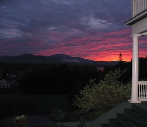 Mountain view - Greenville Inn at Moosehead Lake (Greenville)