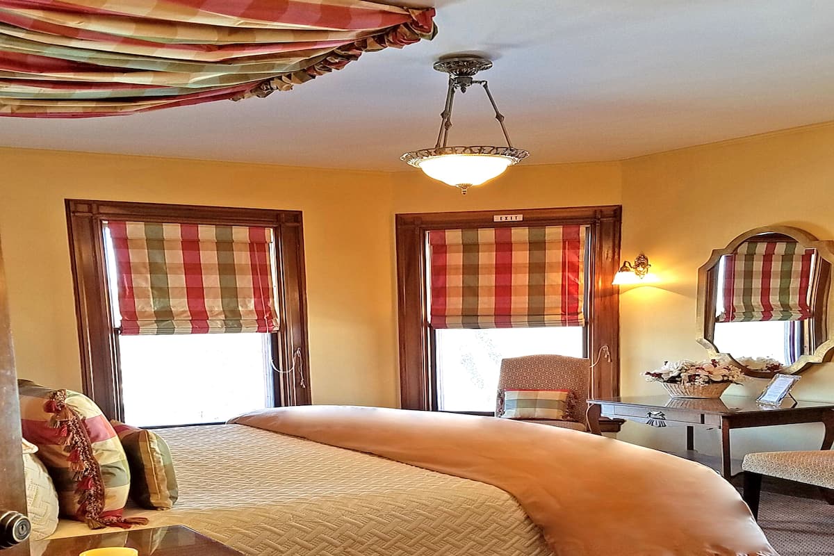 Suite de lujo, 1 cama King size, vista al lago | Ropa de cama hipoalergénica y decoración personalizada